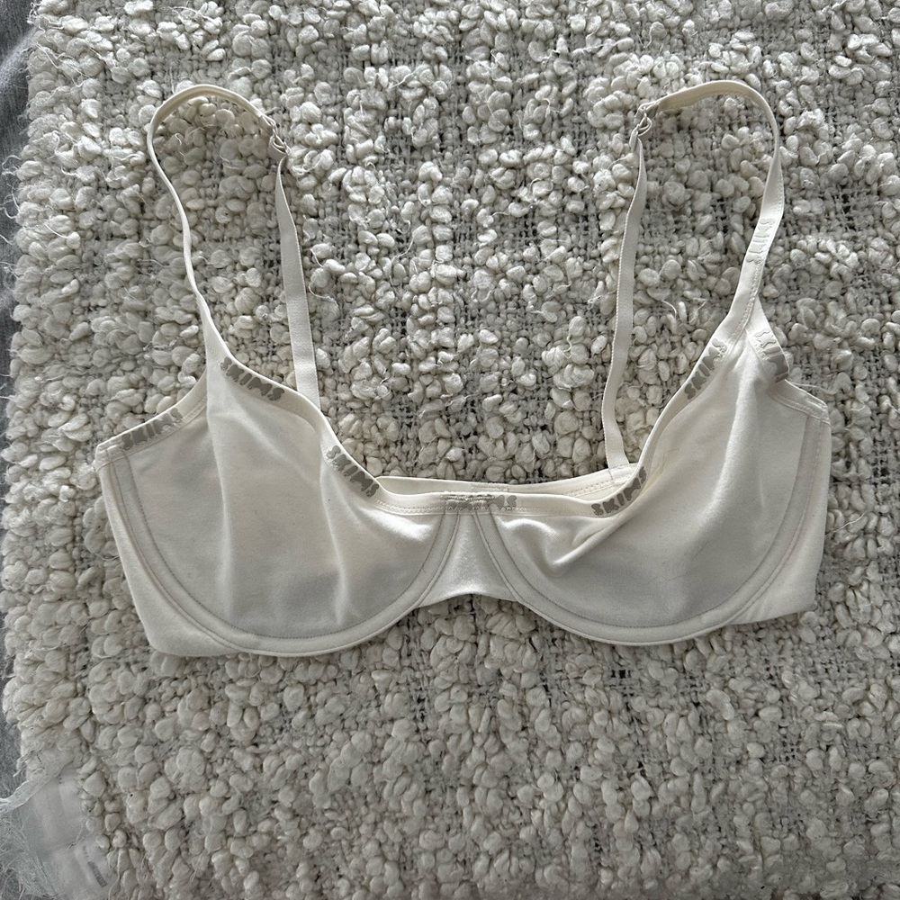 Skims t-shirt bra